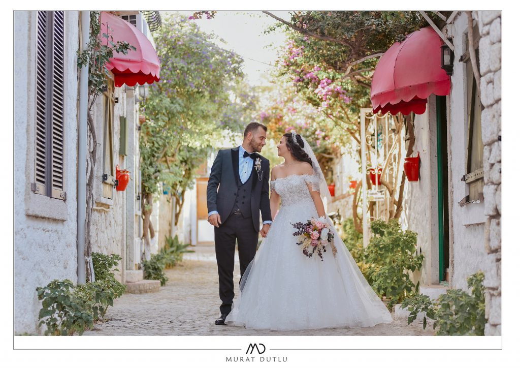 Alaçatı sokakları düğün fotoğrafları dış çekim Murat Dutlu