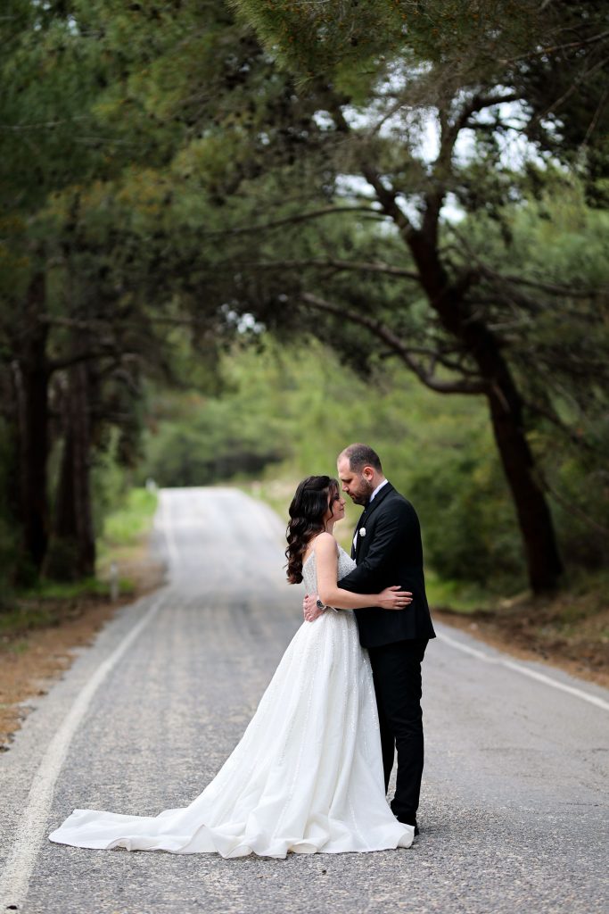 Yol ortasında düğün fotoğraf çekimi İzmir