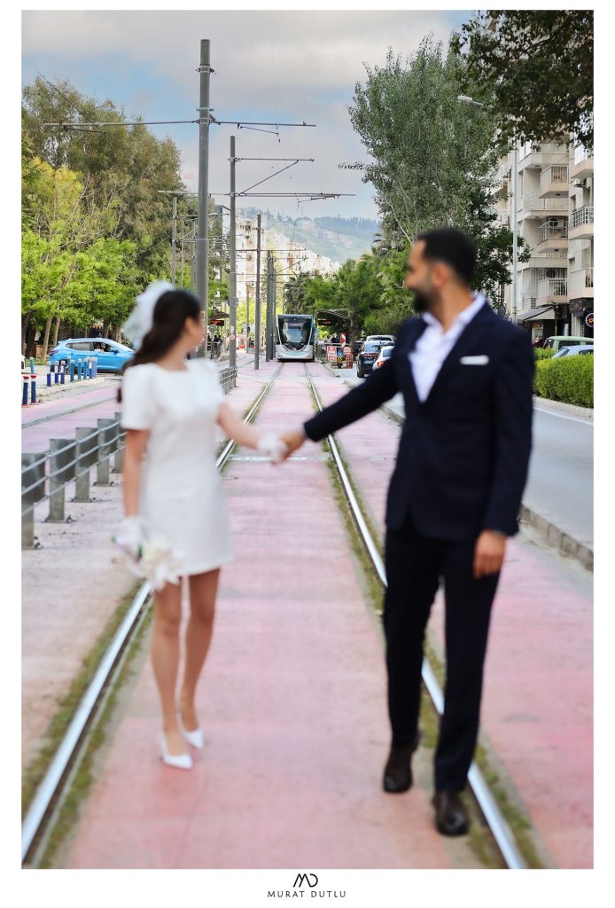 sokakta gelin damat fotoğraf çekimi izmir